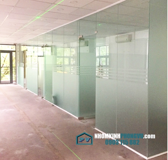 Thi công vách kính cường lực dán decal mờ tại Lê Văn Sỹ, Quận Tân Bình, TPhcm